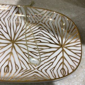 Kendra Scott necklace